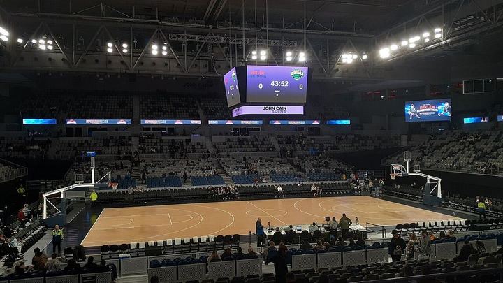 船长或许会迷失航向，但身旁总有最可靠的水手相伴（封面配图）